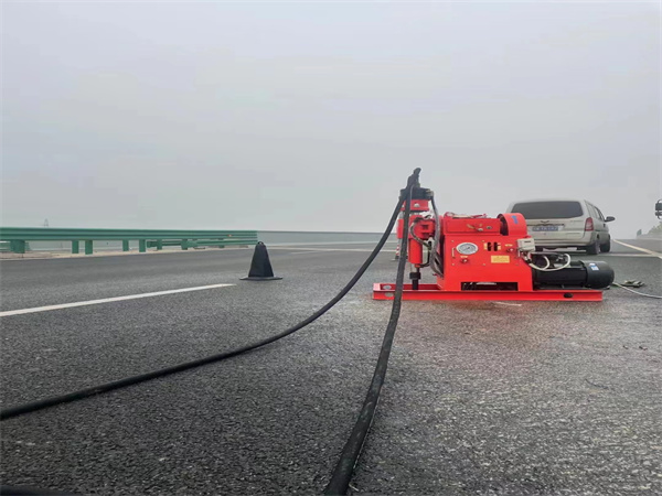 嘉黎马路路基路面开裂下沉注浆加固灌浆